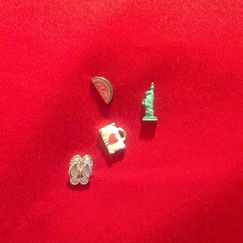 Statue of liberty, suitcase , watermelon flipflops